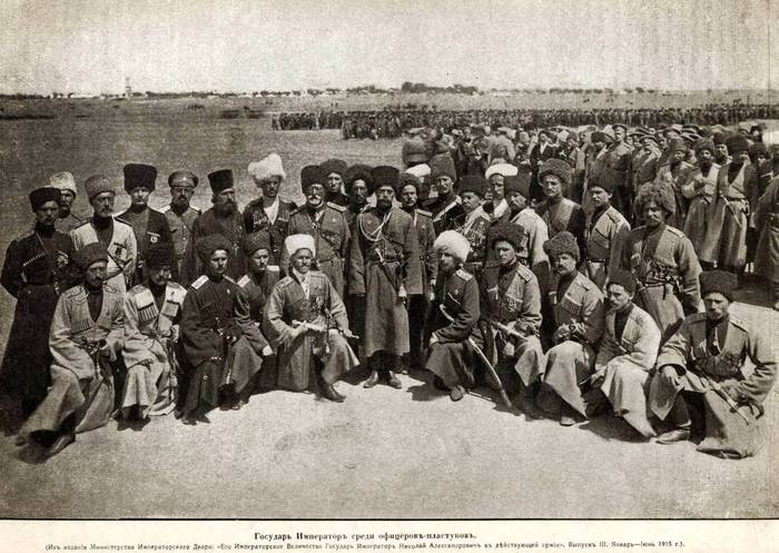 Пластуны у захваченных турецких орудий в Эрзуруме. 1916 год